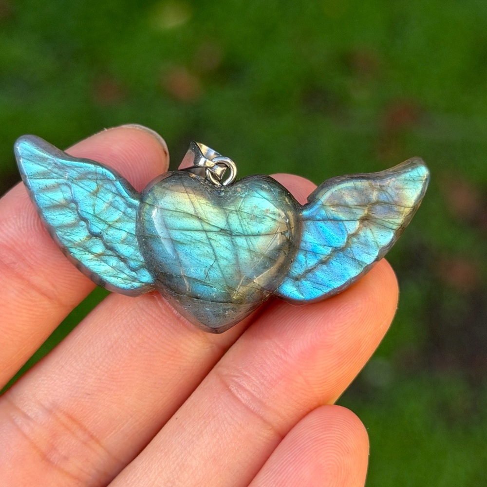 Stainless steel flying heart flashy labradorite pendant 0879 - Picture 3 of 8
